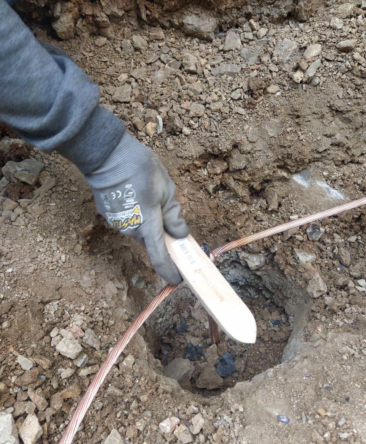 Preparación terreno para malla de tierra